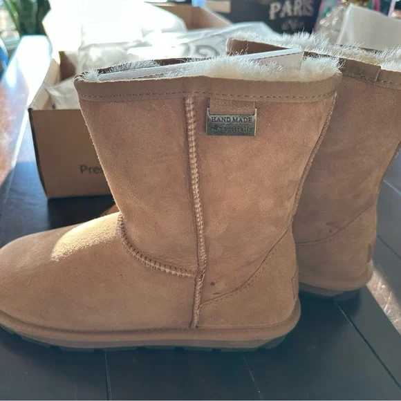 UGG Premium Short Classic Chestnut Boots - Picture 3 of 13